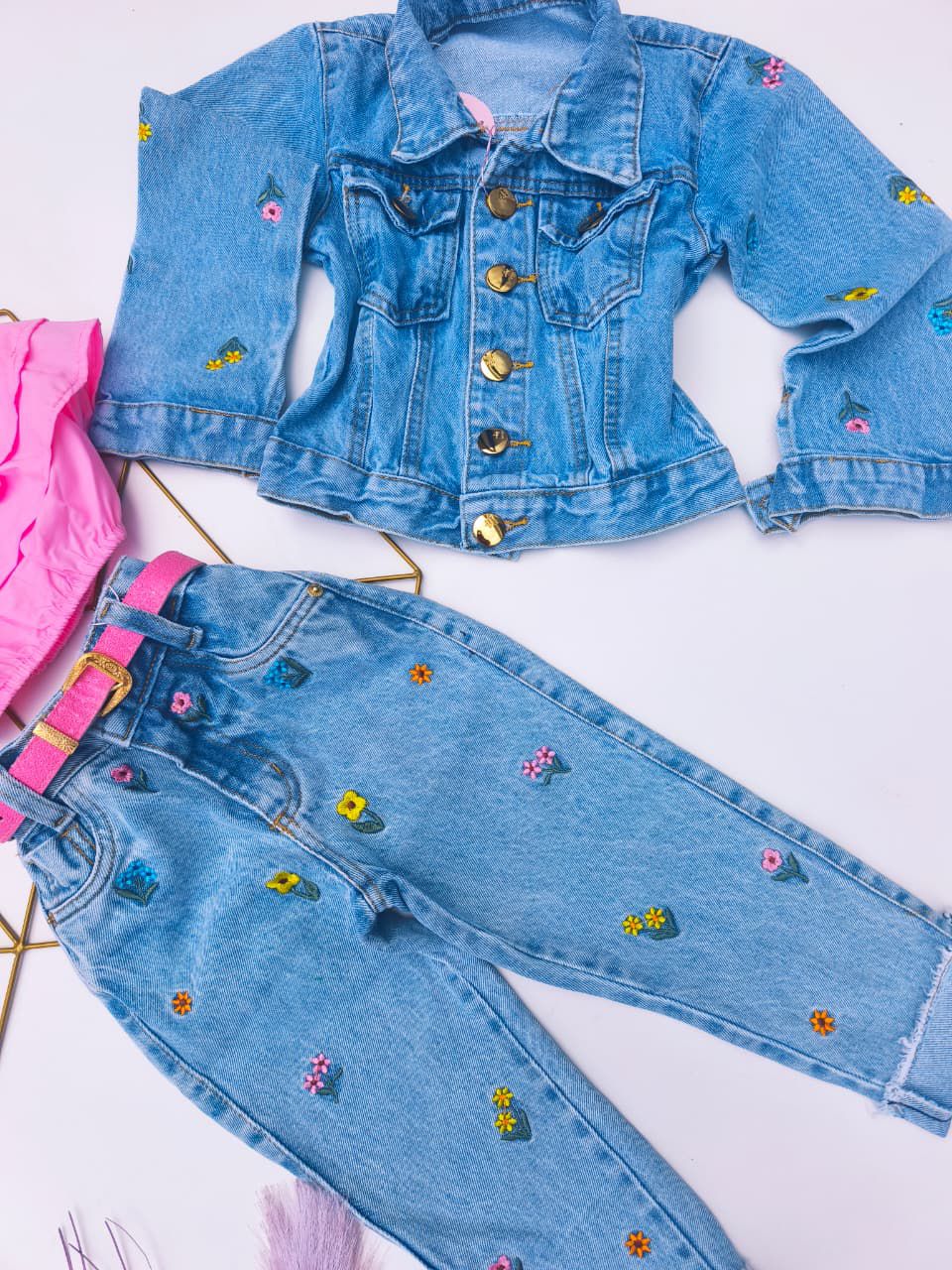 Conjunto Jeans Infantil com Jaqueta e Calça Reta Bordada