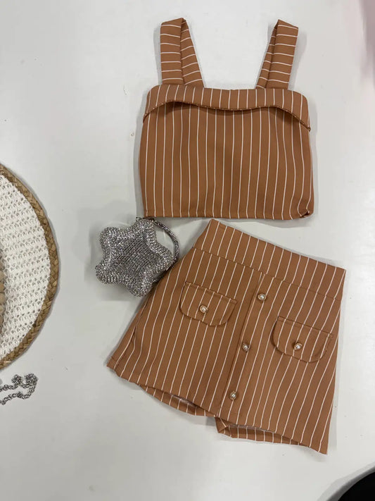 Conjunto Infantil em Alfaiataria Nude Listrado com Cropped e Short Saia