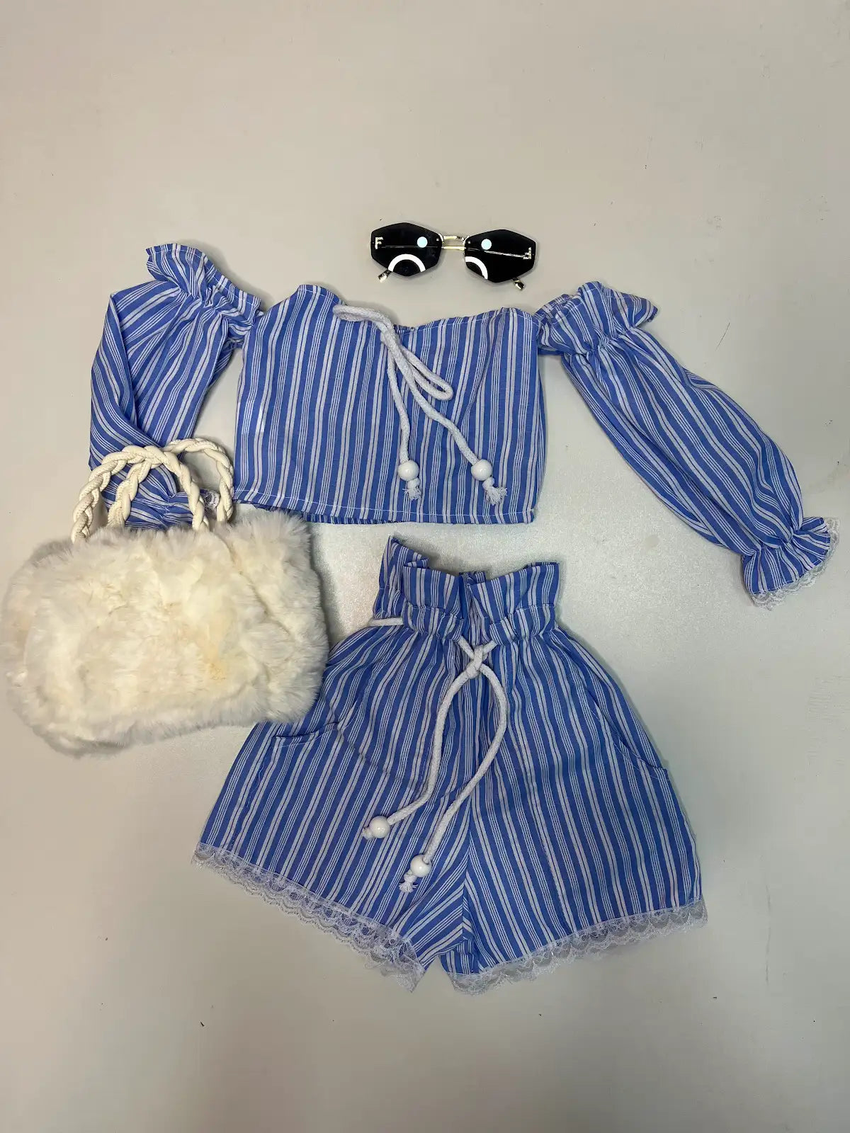 Conjunto Infantil Listrado com Cropped Ciganinha e Short em Tricoline com Renda